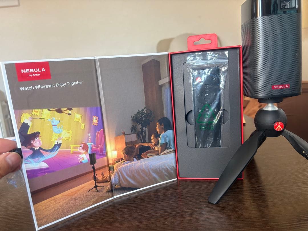 NEBULA Appolloプロジェクター本体 Manfrotto三脚付き