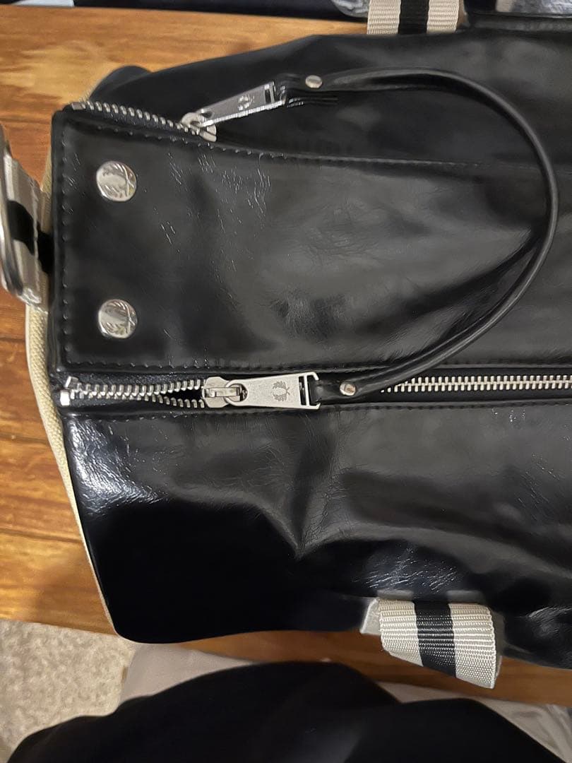 FRED PERRY ドラムバッグ ブラック/ホワイト 即購入可