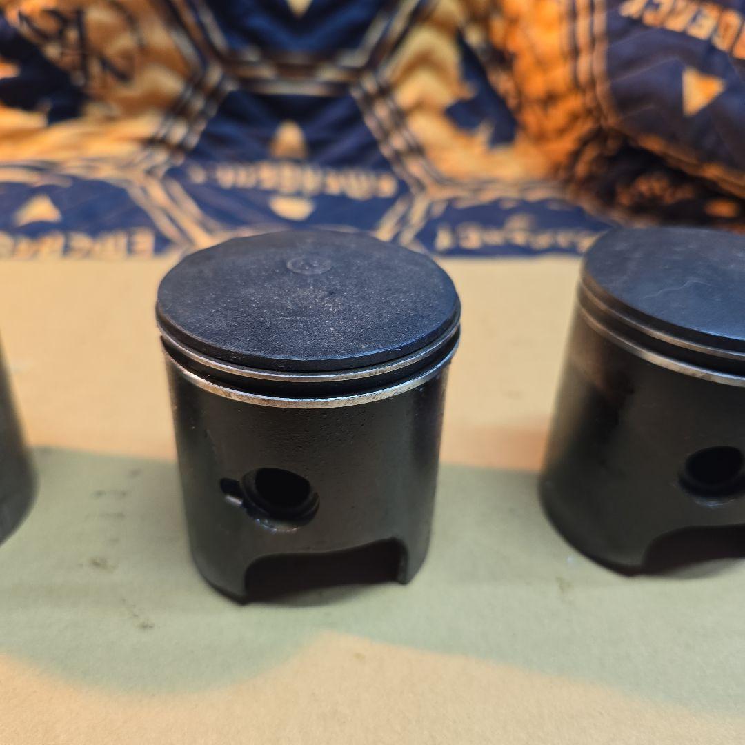 ジムニーsj.30 ピストンのみ　３個セット　傷あり