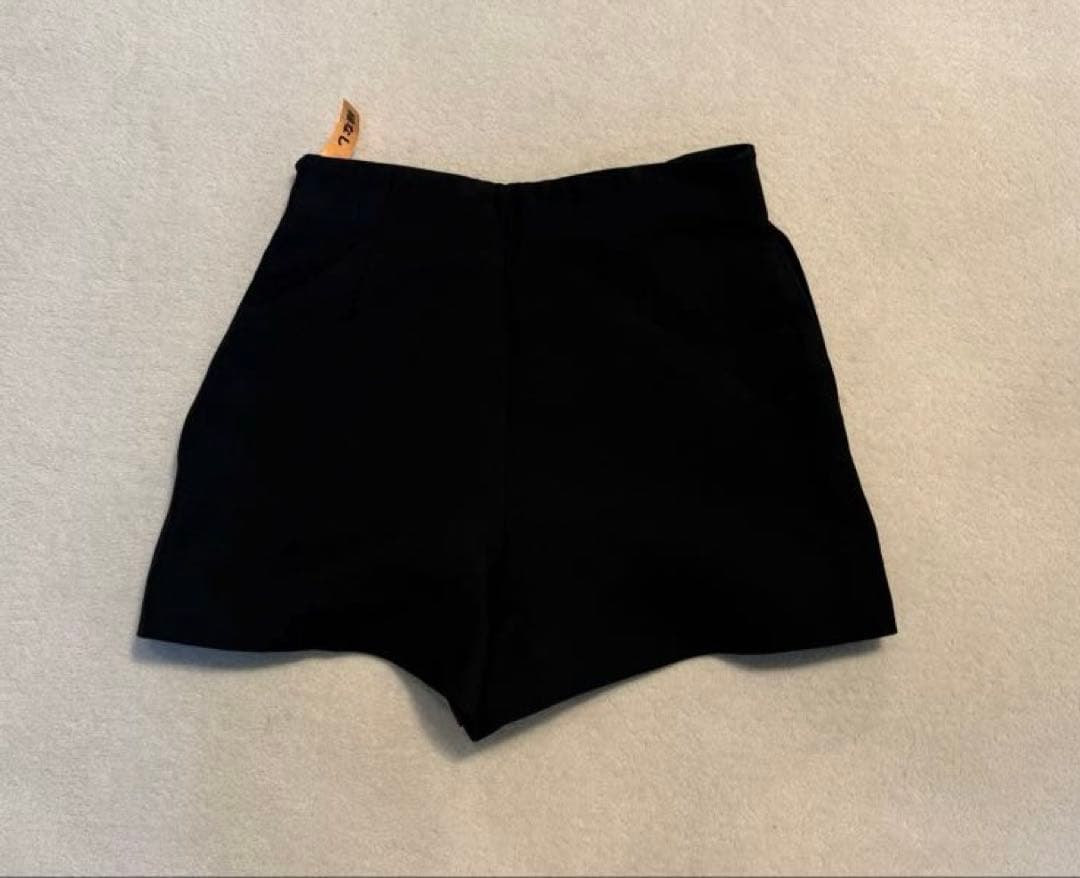 Valentino【新品未使用】ヴァレンティノショートパンツブラック