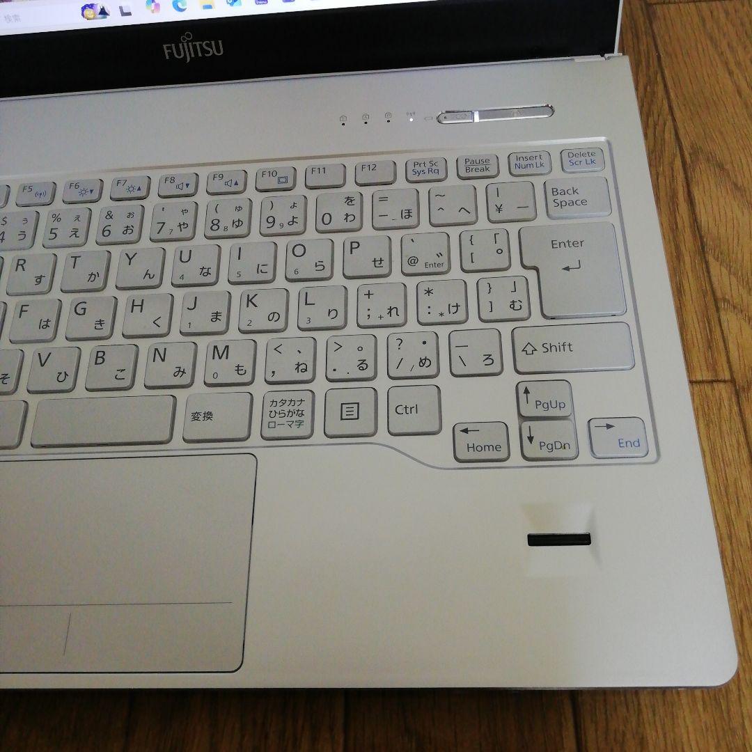 【小型薄型】富士通Windows11ノートPC（Office付）