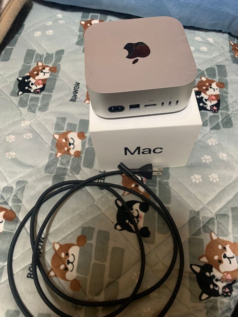 Apple Mac mini 4シルバー 本体と電源ケーブル