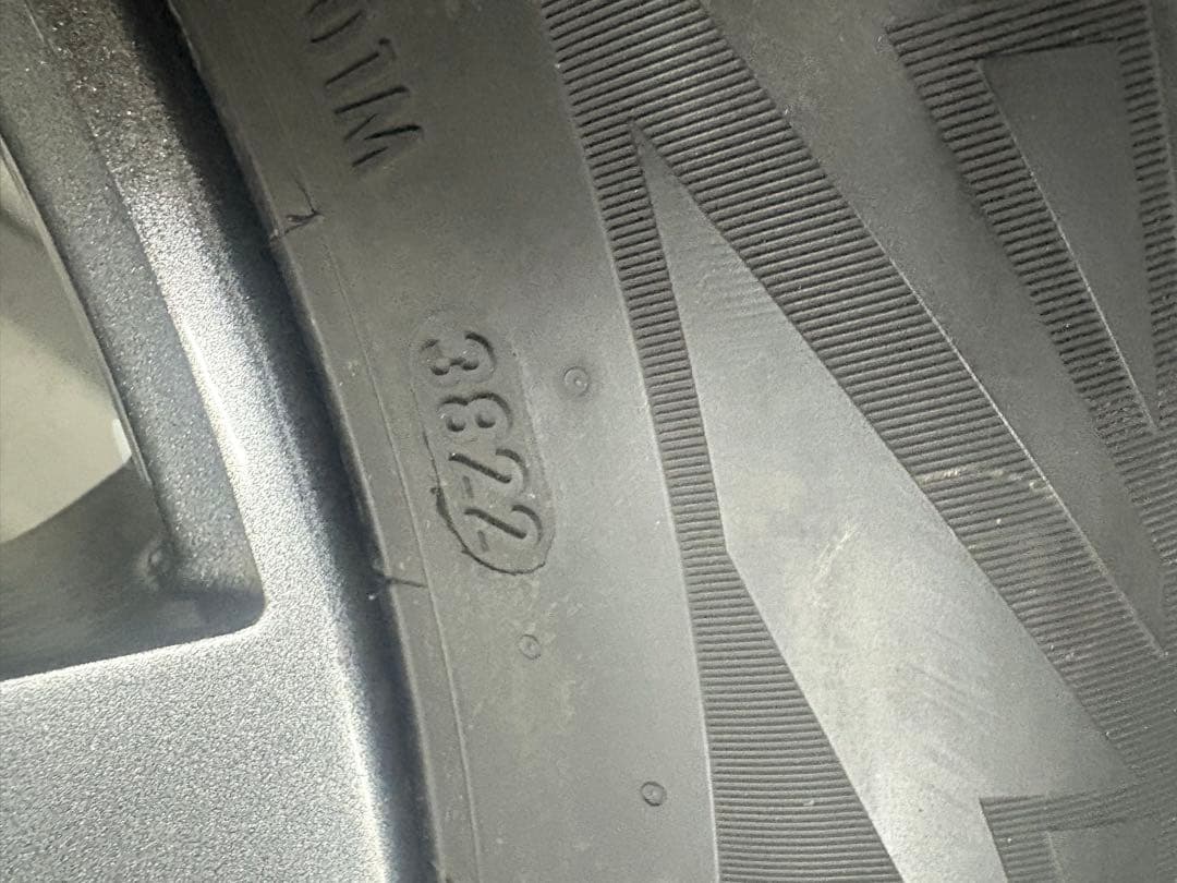 よっこ　取置　美品205/55R16スタッドレスpcd100 プリウス86