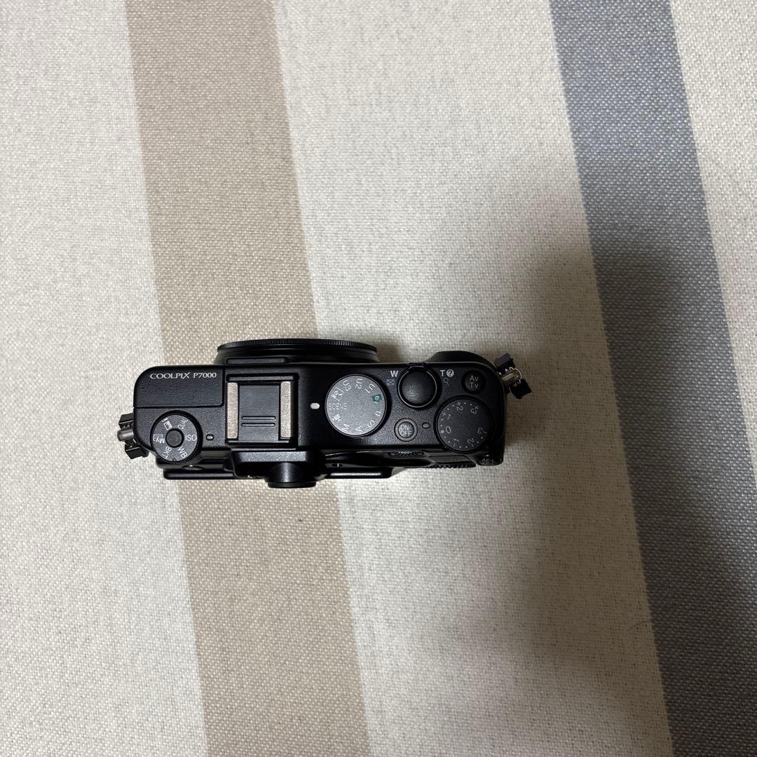 Nikon coolpix P7000 本体と付属品