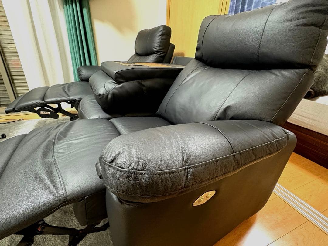 3人掛け電動リクライニングソファ テーブル付き 本革(一部合成皮革)タイプ