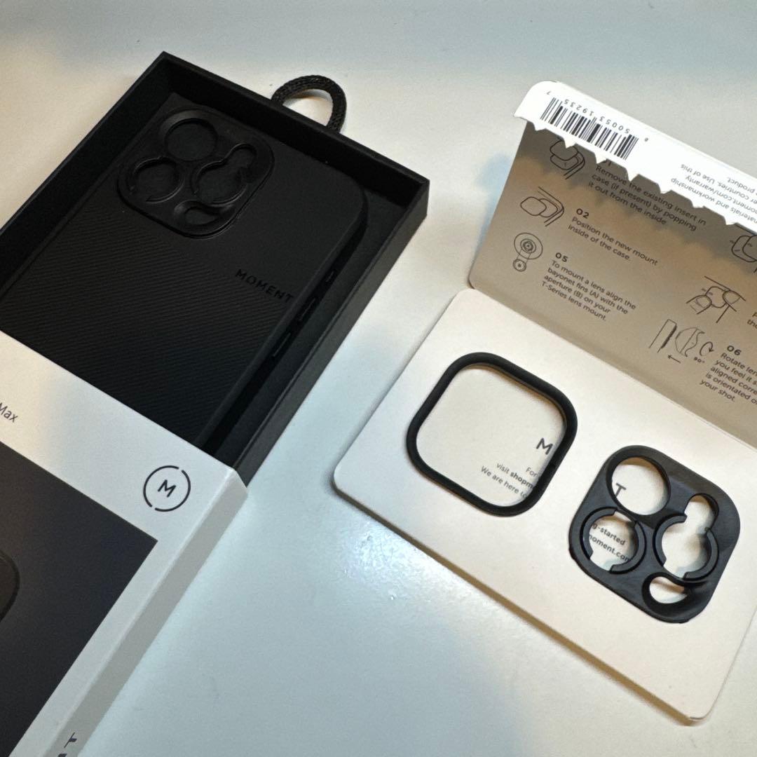 Moment iPhone 15 Pro Max ケース ブラック