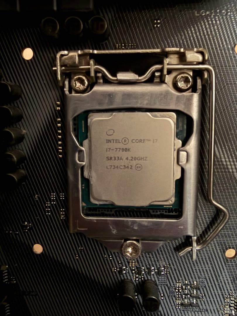 CPU i7 7700k ASUS ROG STRIX 270F gaming