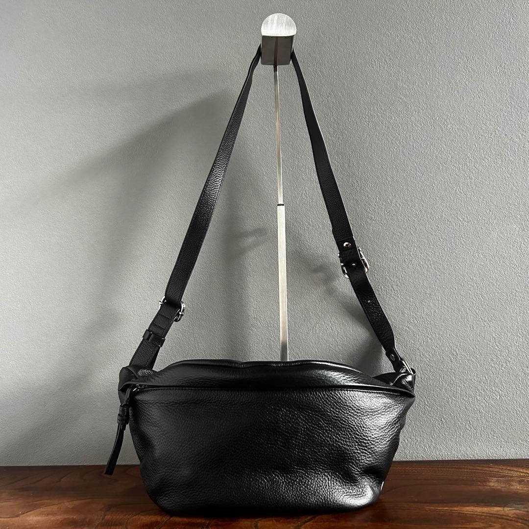 【匿名配送】nouer ヌエール 黒 牛革 ボディバッグ 2way シボ革 人気