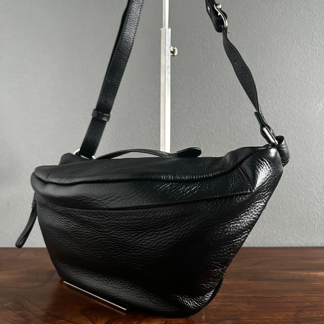 【匿名配送】nouer ヌエール 黒 牛革 ボディバッグ 2way シボ革 人気