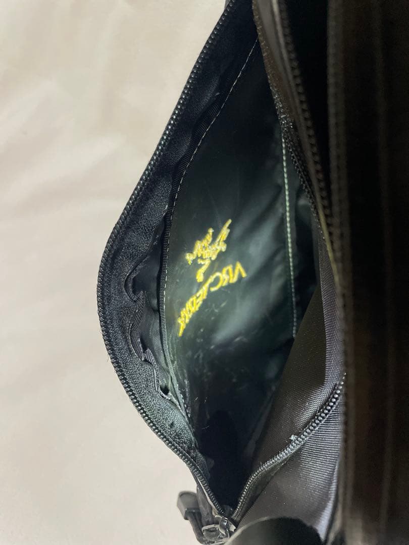 [初期モデル] アークテリクス Arc’teryx クイバー (すり傷有り)