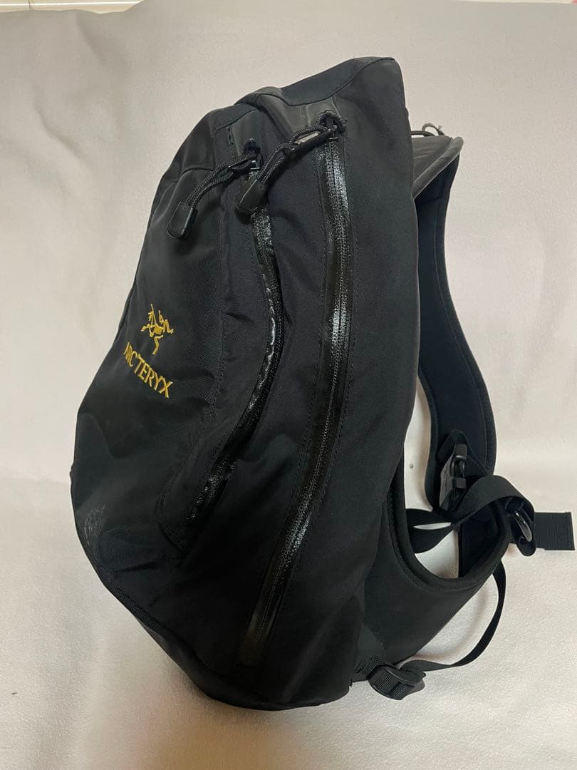 [初期モデル] アークテリクス Arc’teryx クイバー (すり傷有り)