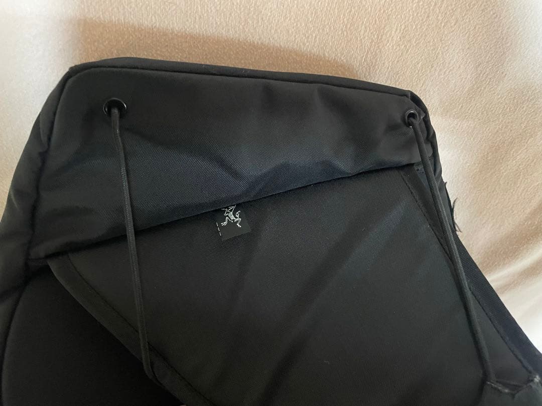 [初期モデル] アークテリクス Arc’teryx クイバー (すり傷有り)