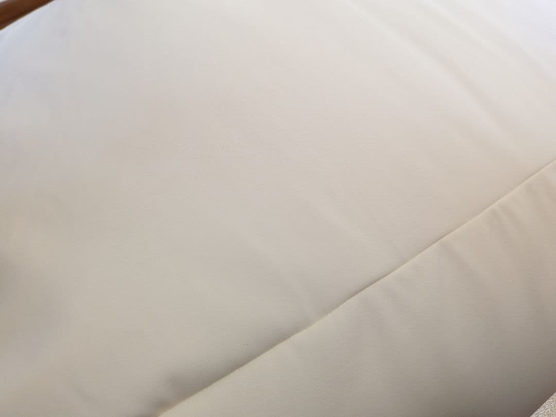 美品　おやすみたまご　授乳クッション