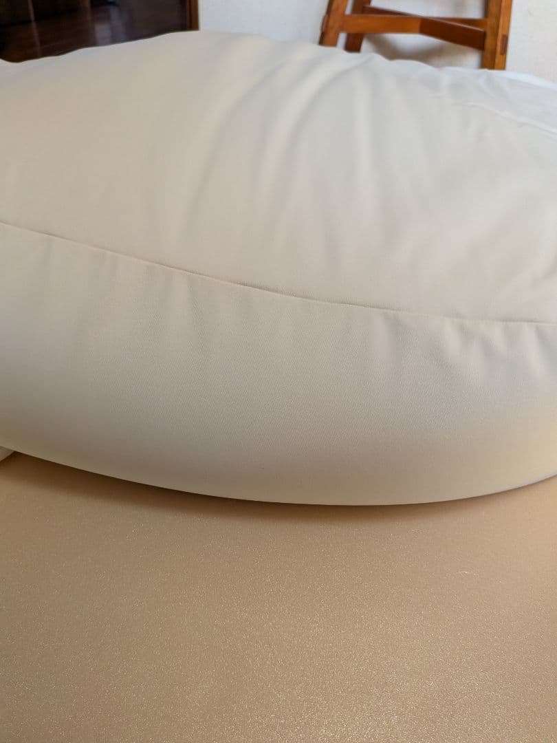 美品　おやすみたまご　授乳クッション