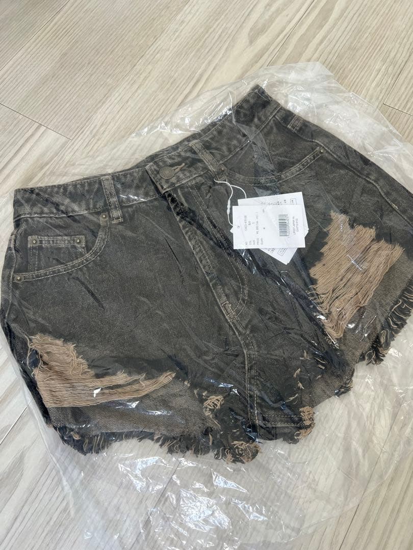 【新品未使用】ACLENTダメージデニムショートパンツ