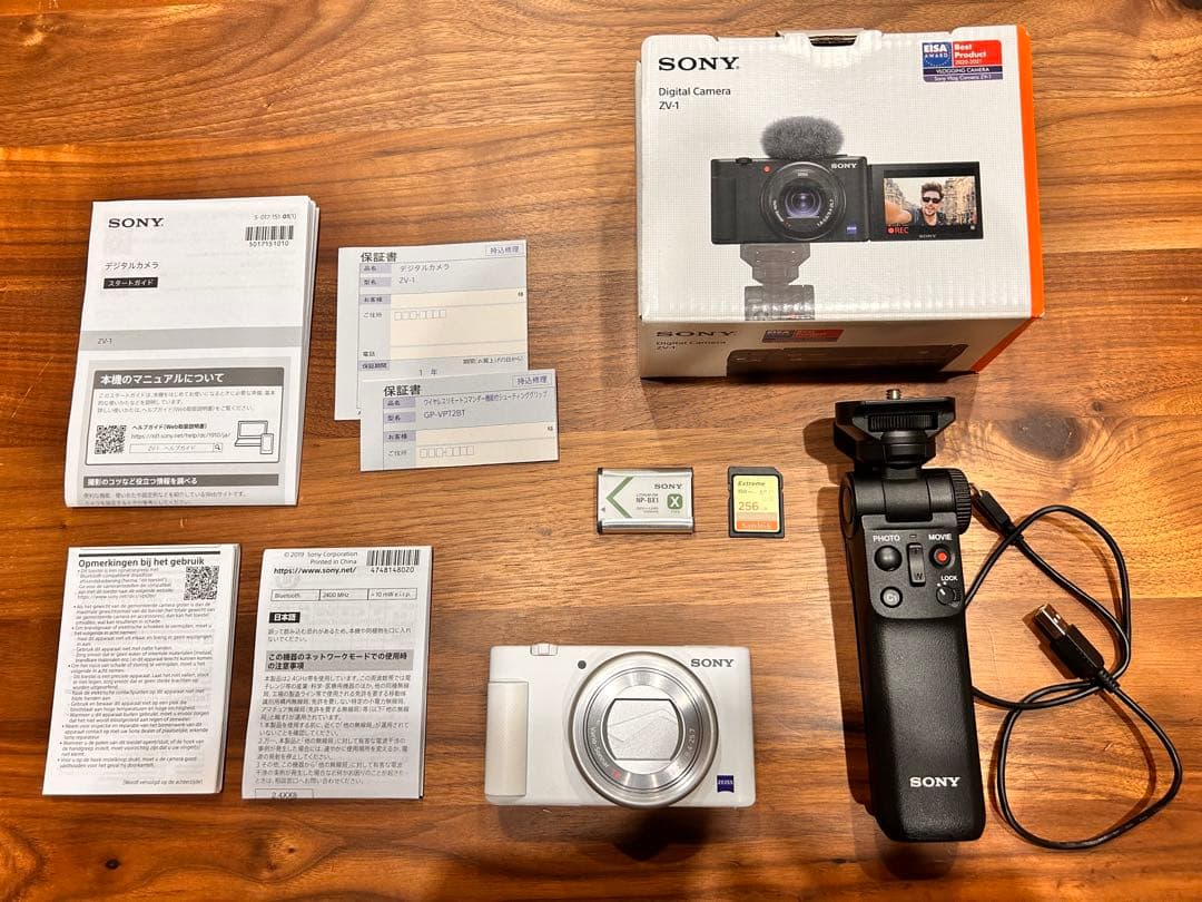 【v-logカメラ】SONY ZV-1 ホワイト デジタルカメラ＋グリップ