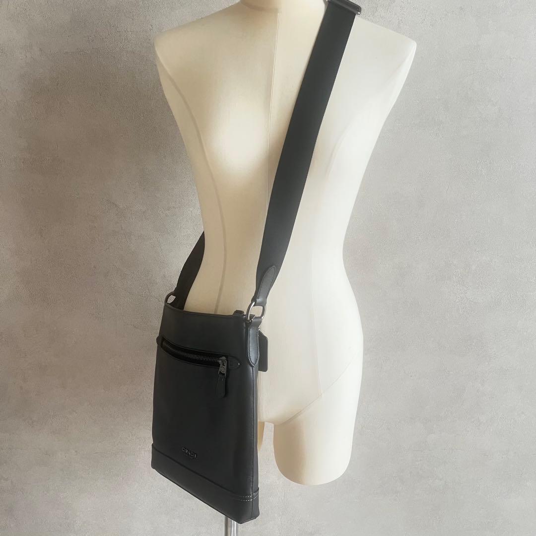 美品　COACH レザー　ブラックショルダーバッグ