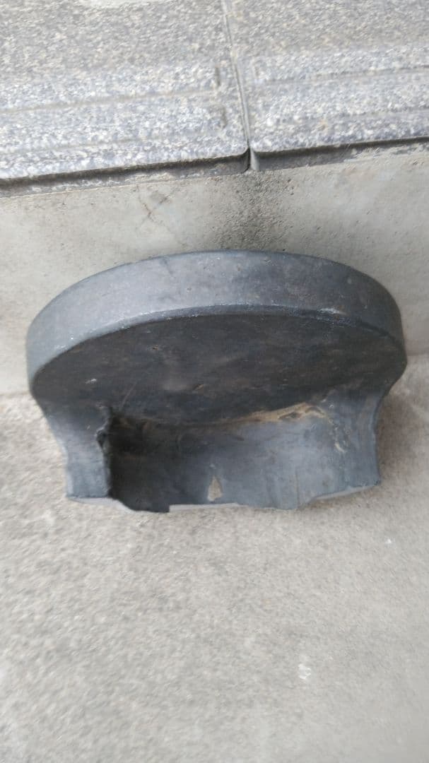 瓦 天皇家菊の16紋 本物です