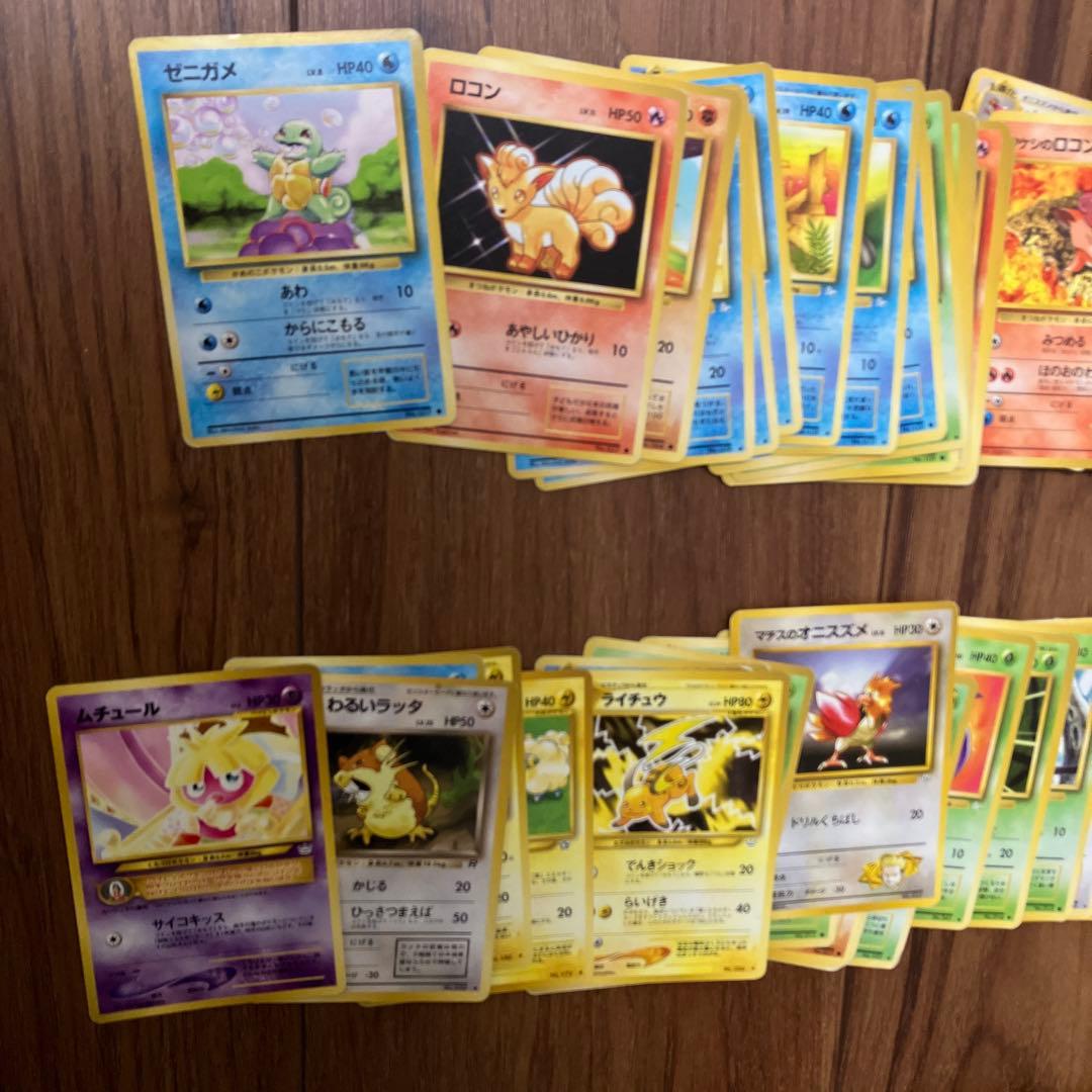 人気ポケモンカードまとめ売り　旧裏　200枚以上　カビゴン　ピカチュウ　ヒトカゲ