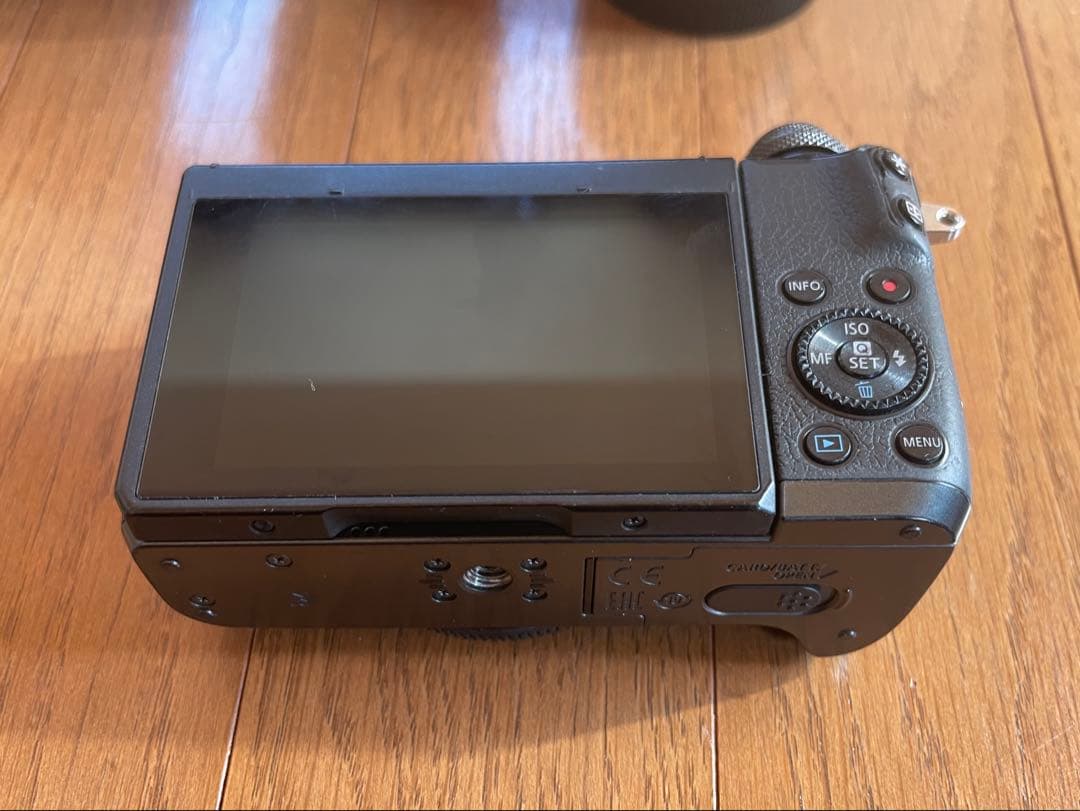 【本体ジャンク品】 Canon EOS M6 ミラーレス一眼 レンズ3本付き