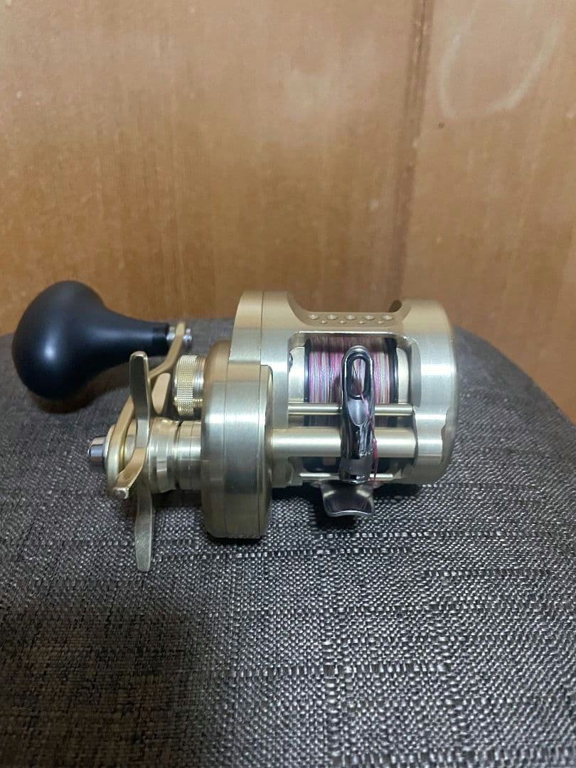 シマノ　OCEA CONQUEST 300HG ベイトリール ゴールド