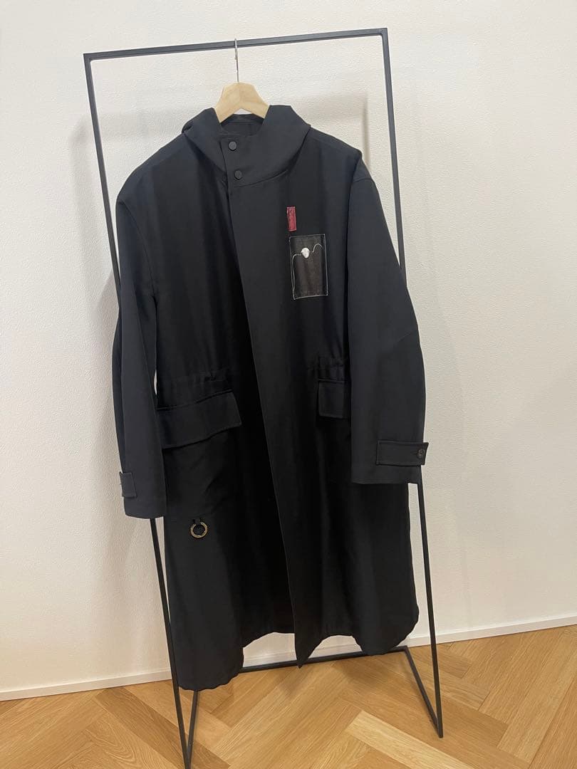 フード付き黒モッズコート
