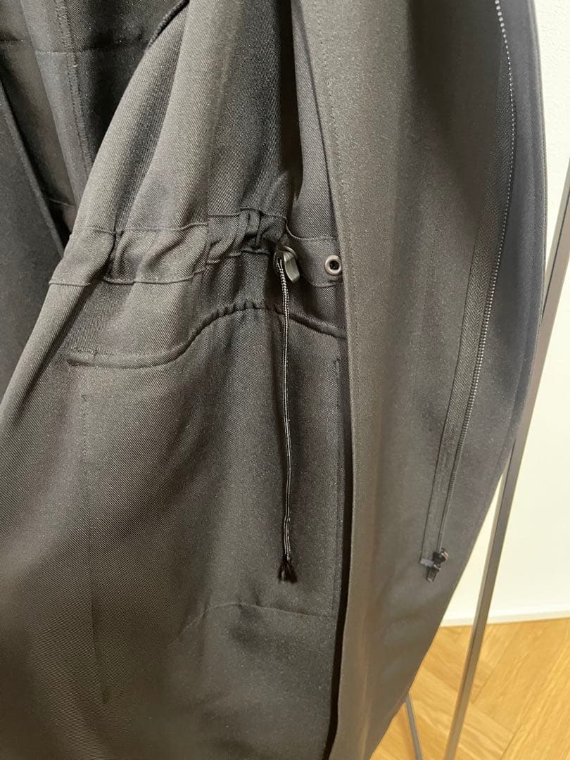 フード付き黒モッズコート