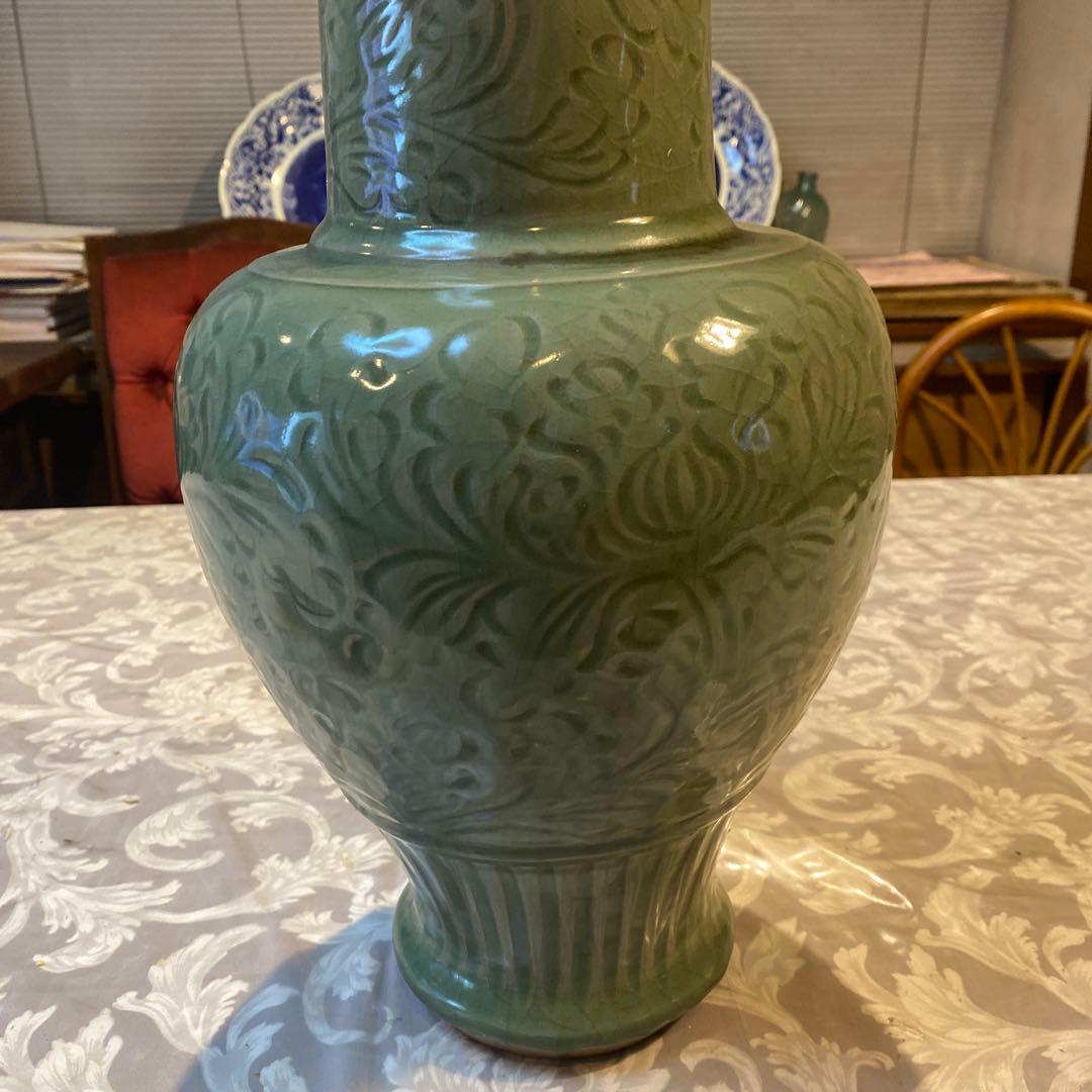 専用　中国古玩　陰刻草花文青磁花瓶