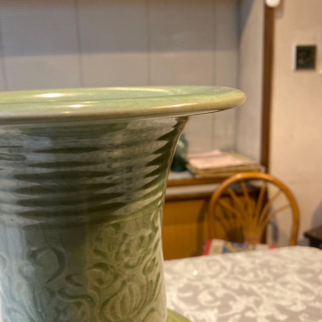 専用　中国古玩　陰刻草花文青磁花瓶