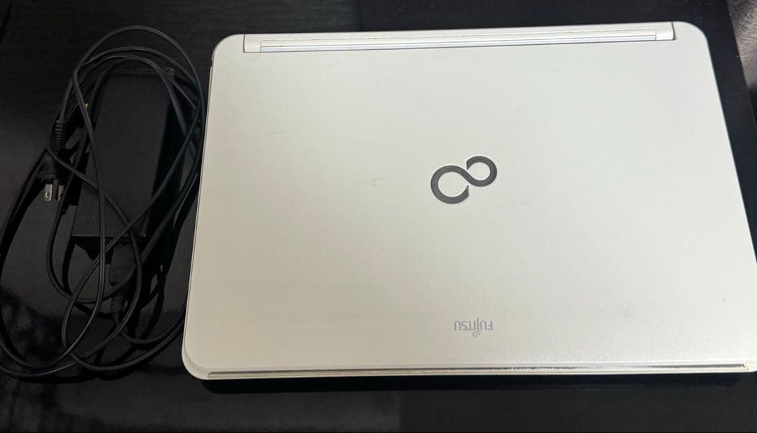 Fujitsu Lifebook AH550/5B 本体 ACアダプター付き