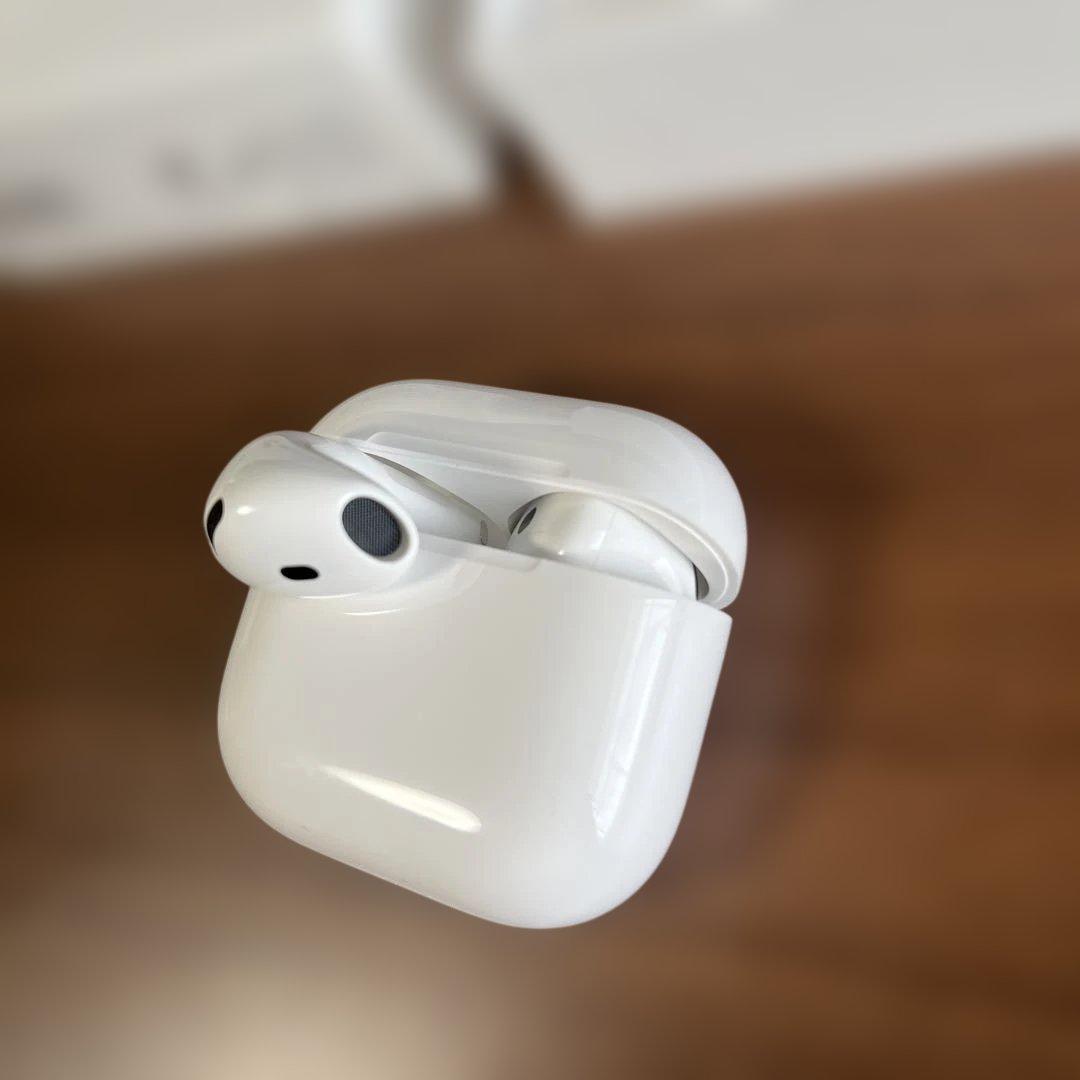 【美品】アクティブノイズキャンセリング搭載　AirPods4 本体