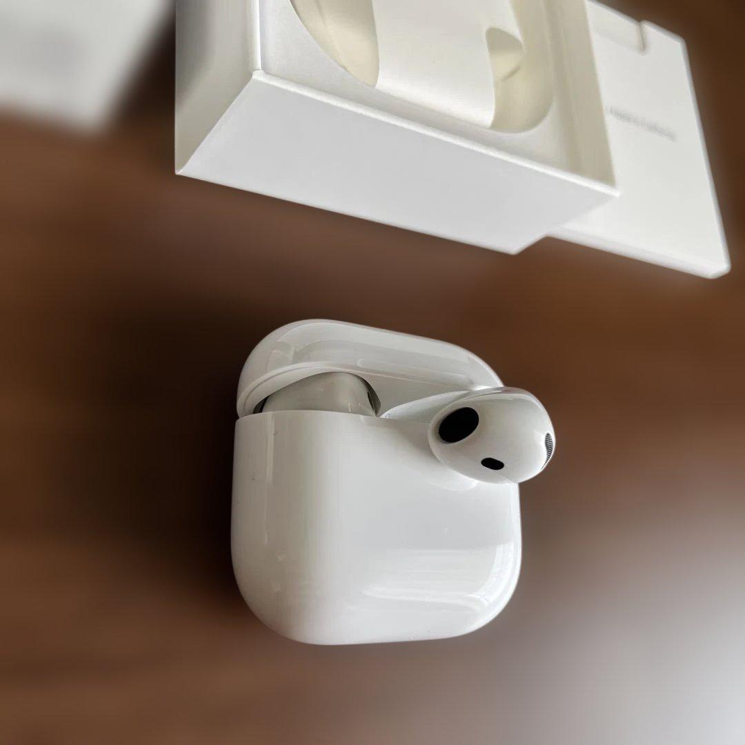 【美品】アクティブノイズキャンセリング搭載　AirPods4 本体