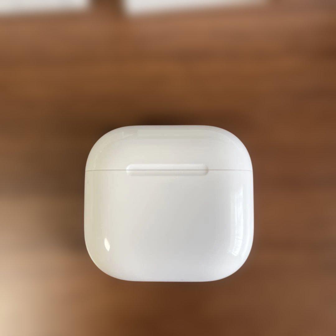 【美品】アクティブノイズキャンセリング搭載　AirPods4 本体
