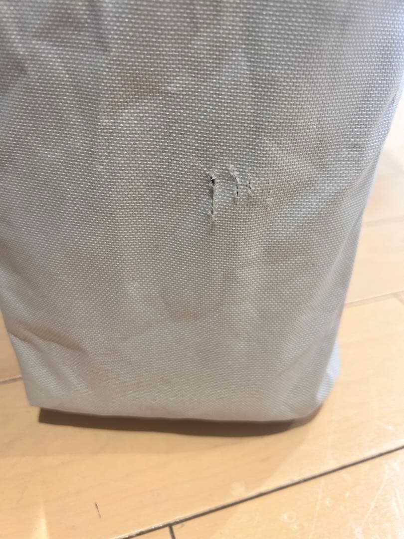 折りたたみ　施術ベッド　使用回数５回の美品！　マッサージベッド