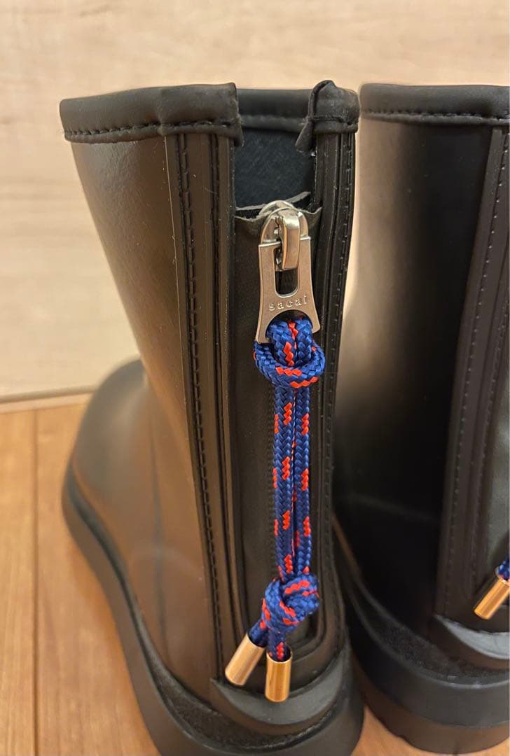 sacai ブラックラバーショートブーツ