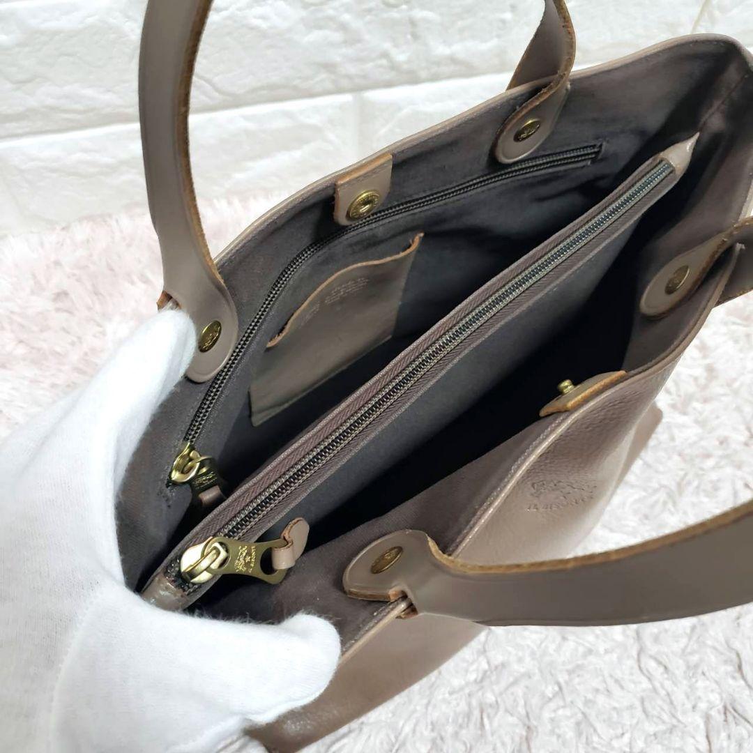 IL BISONTE イルビゾンテ レザー グレージュ レザー ハンドバッグ