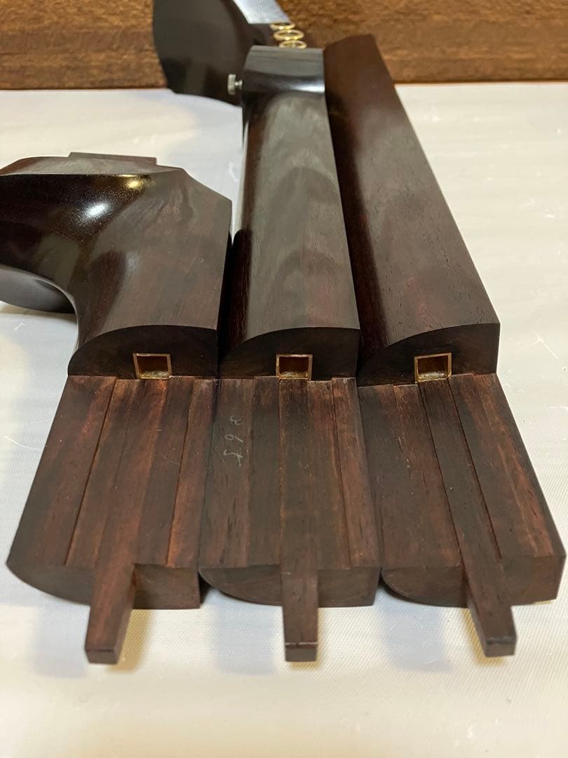 【高級希少】津軽三味線 紅木 トチ有 子持綾杉胴 三つ折棹 金細 二本溝 K18