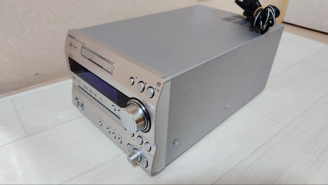 ONKYO　DVD/CD/MDプレーヤー FR-UN7