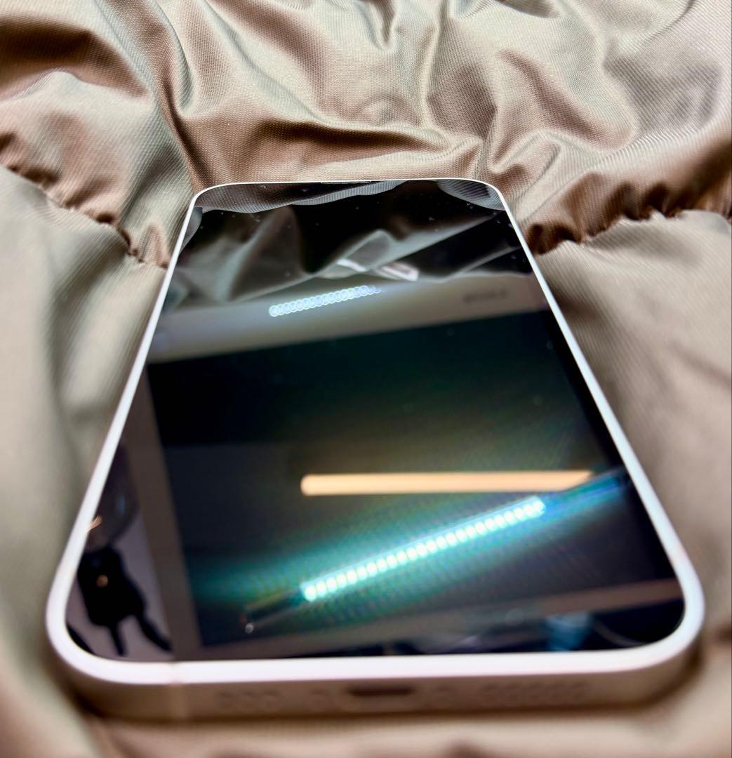 Apple iPhone 13 スターライト 本体　126GB SIMフリー