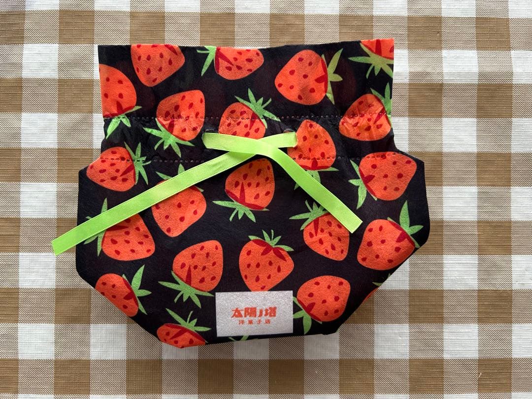 ◆タイヨウノカンカンいちご缶 ⭐︎ショコラヴェール ホワイト&ビター 巾着入