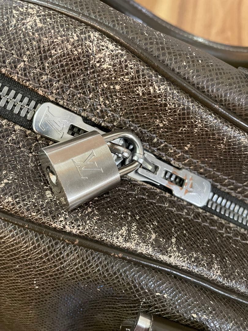 ルイヴィトン　タイガ　ケンダルPM ボストンバッグ　ブラウン　鍵ストラップ付き