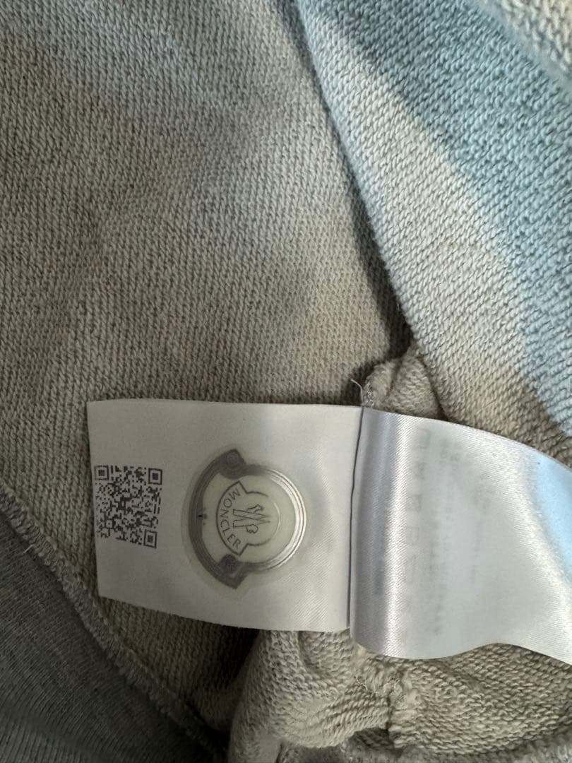 モンクレール　グレー クルーネック トレーナー