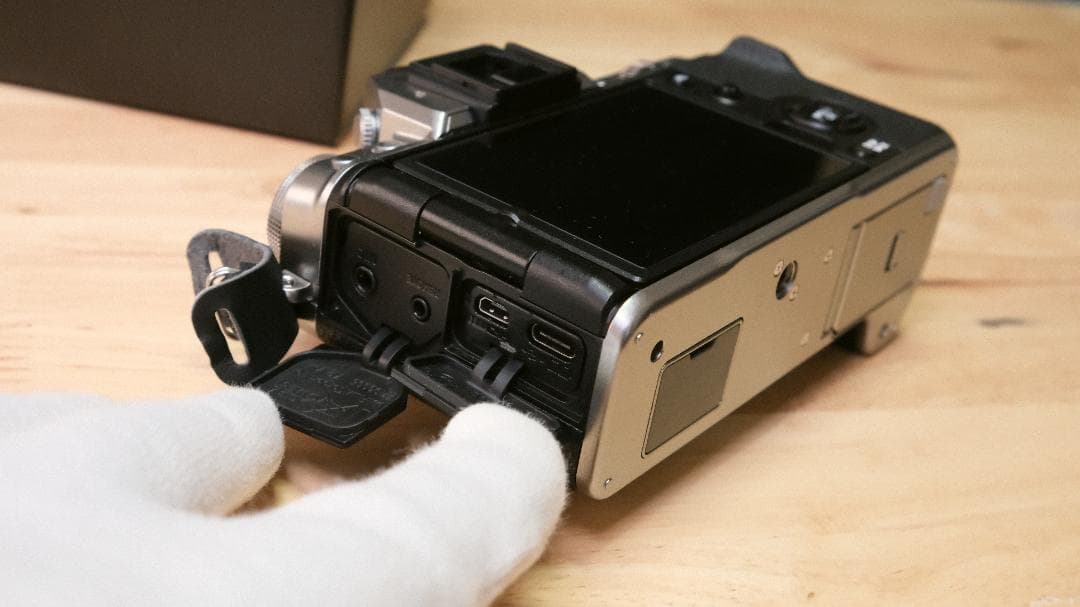 【修理点検済】FUJIFILM (フジフイルム) X-T4 ボディ　シルバー