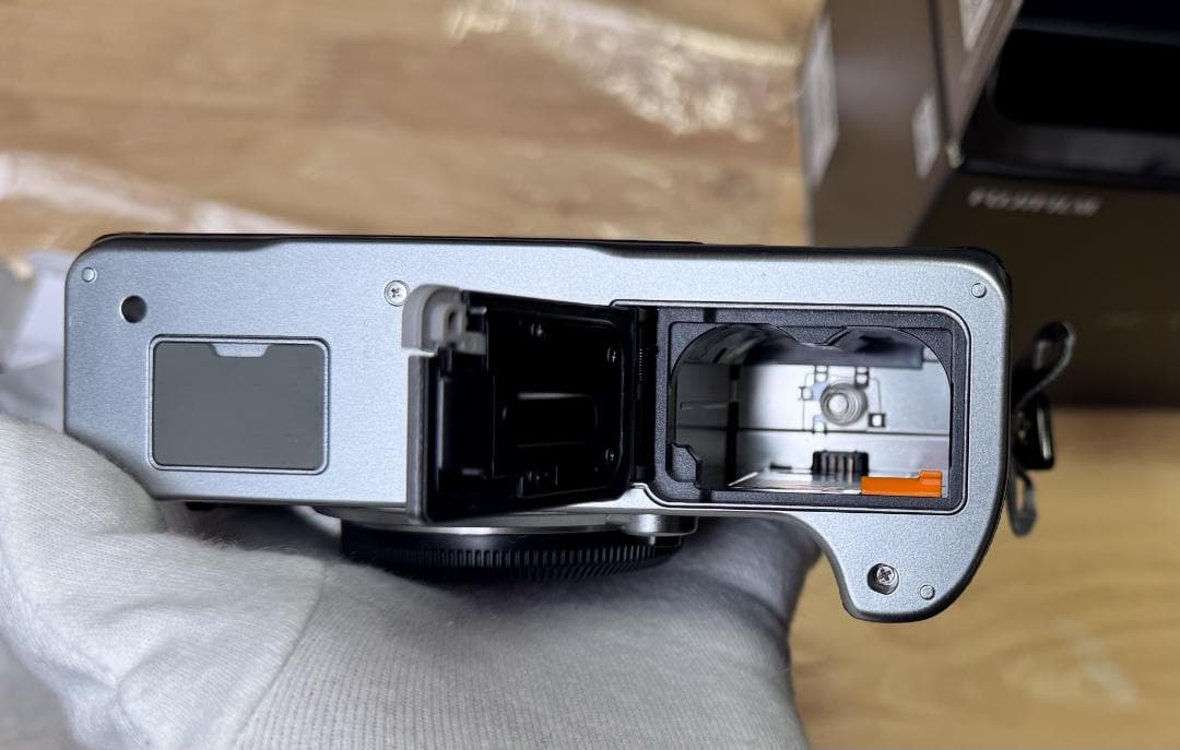 【修理点検済】FUJIFILM (フジフイルム) X-T4 ボディ　シルバー