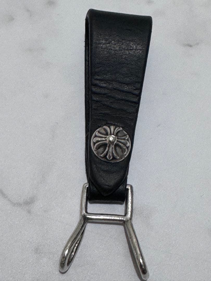 クロムハーツクロスボタンレザーベルトループ