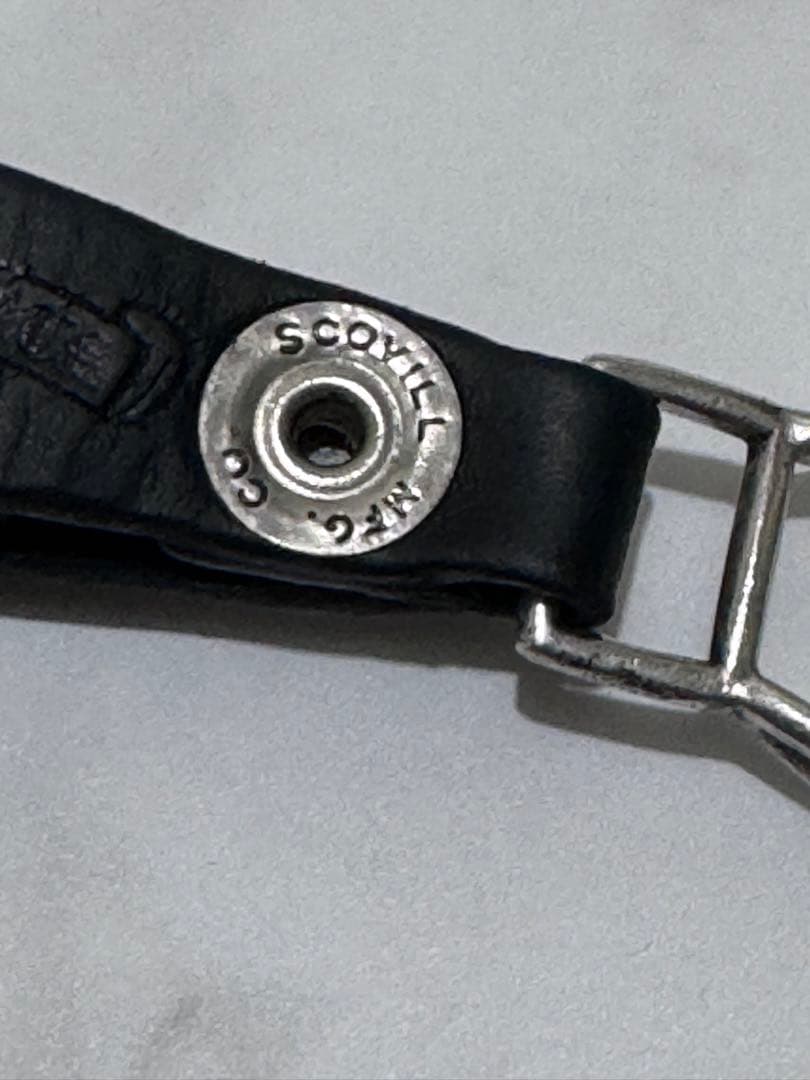 クロムハーツクロスボタンレザーベルトループ