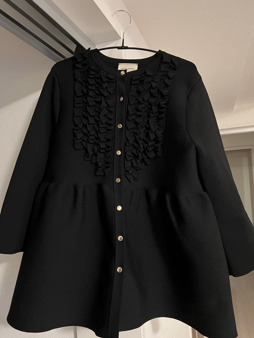 ユナイテッドアローズのミニフリルカーディガン