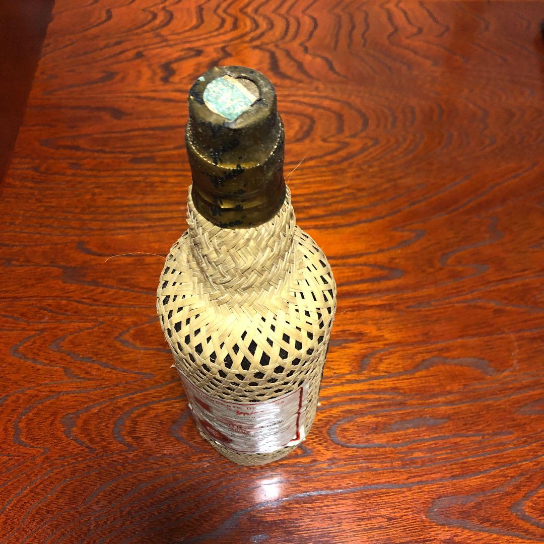 おそらくお酒だと思います。