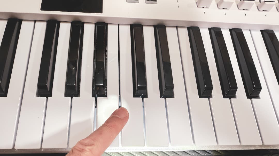 [ほぼ未使用] ARTURIA KeyLab Essential MK3 61鍵