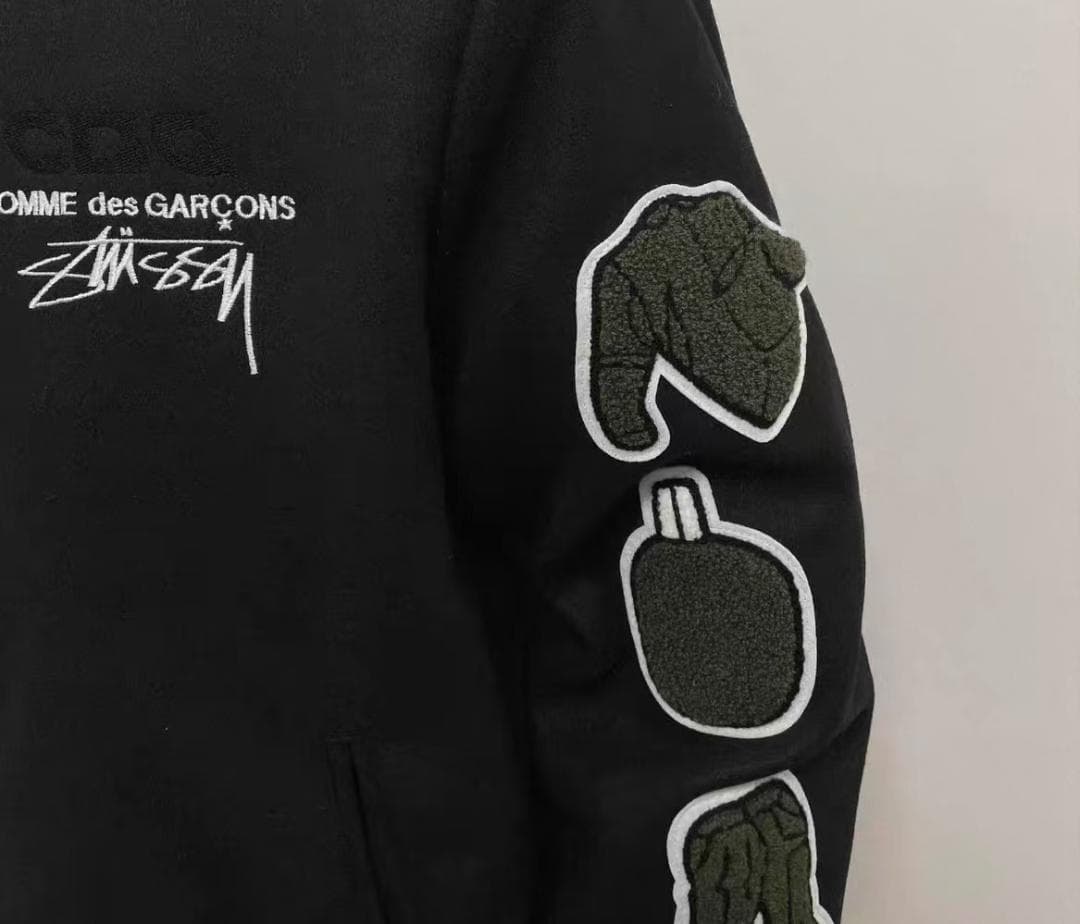 STUSSY 刺繍ロゴ入りボンバージャケット